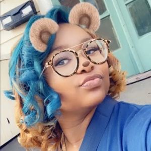 Meet your Posher, Folayan